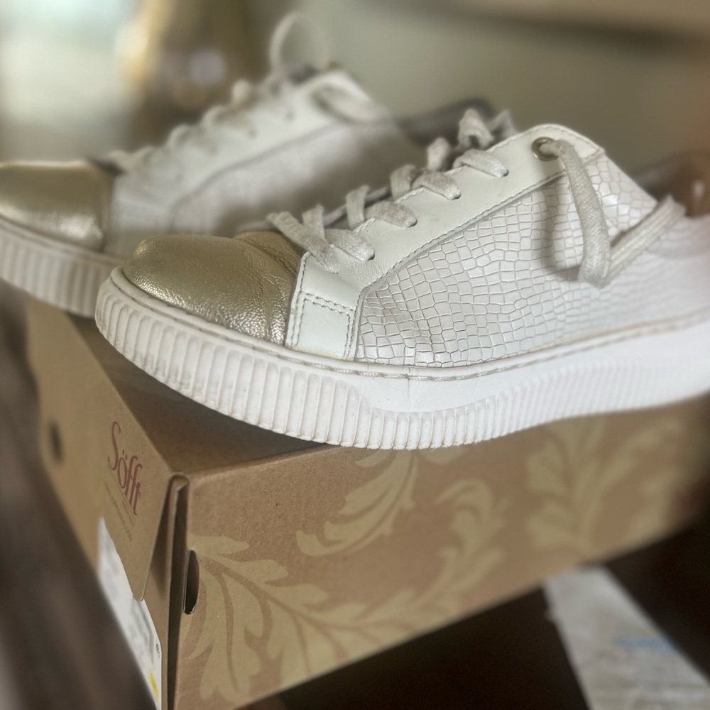 Softt Fianna white and gold sneakers VGUC